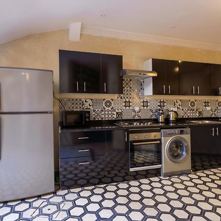 Riad 4 Chambres - Piscine & Petit Dejeuner Gratuit - Wifi Fibre Optique Marrakesh Ngoại thất bức ảnh