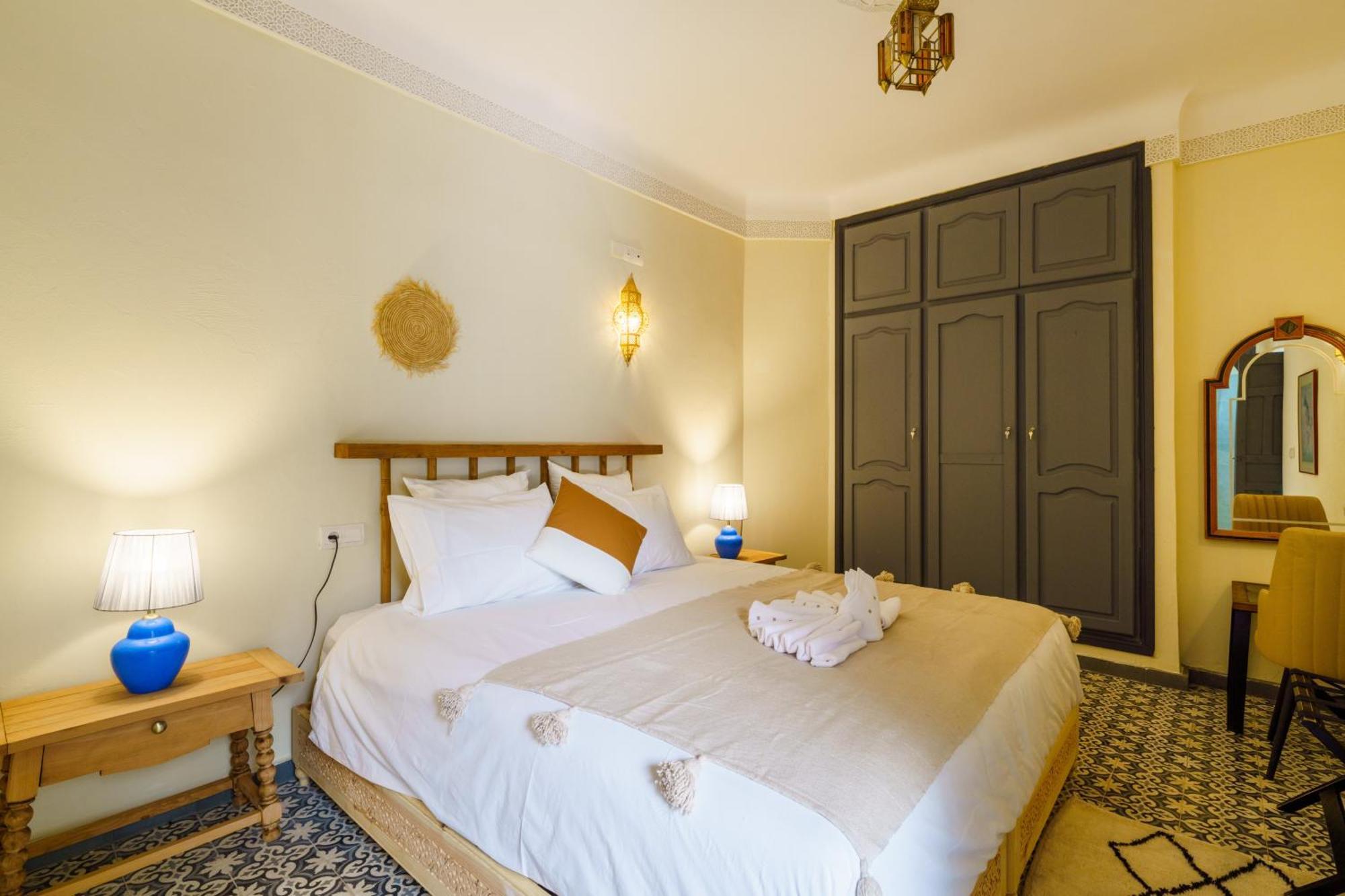 Riad 4 Chambres - Piscine & Petit Dejeuner Gratuit - Wifi Fibre Optique Marrakesh Ngoại thất bức ảnh