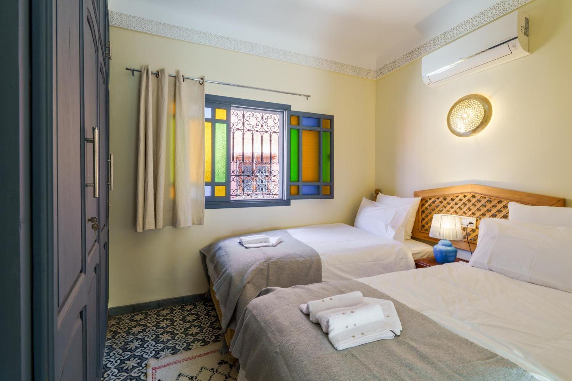 Riad 4 Chambres - Piscine & Petit Dejeuner Gratuit - Wifi Fibre Optique Marrakesh Ngoại thất bức ảnh