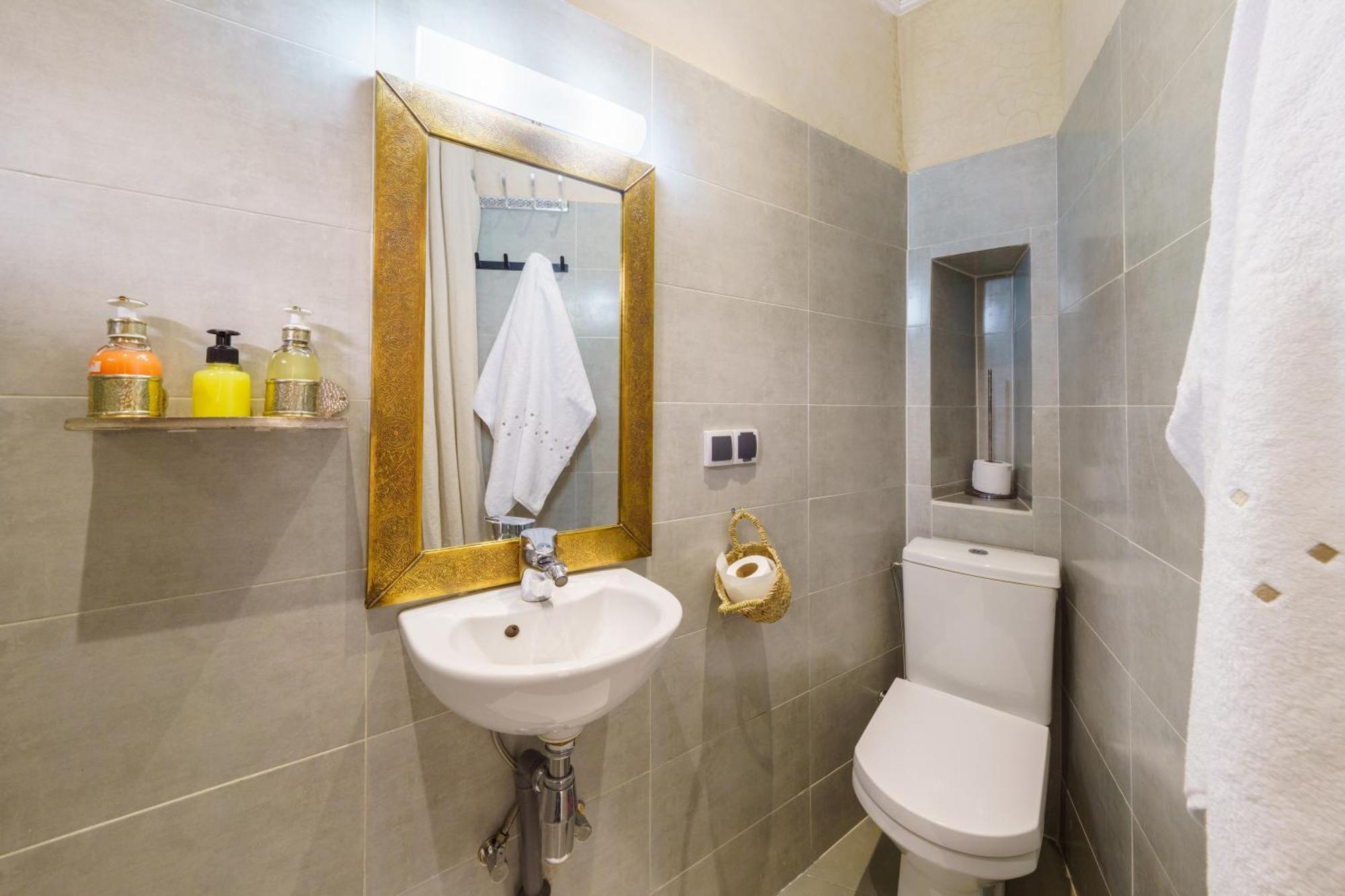 Riad 4 Chambres - Piscine & Petit Dejeuner Gratuit - Wifi Fibre Optique Marrakesh Ngoại thất bức ảnh