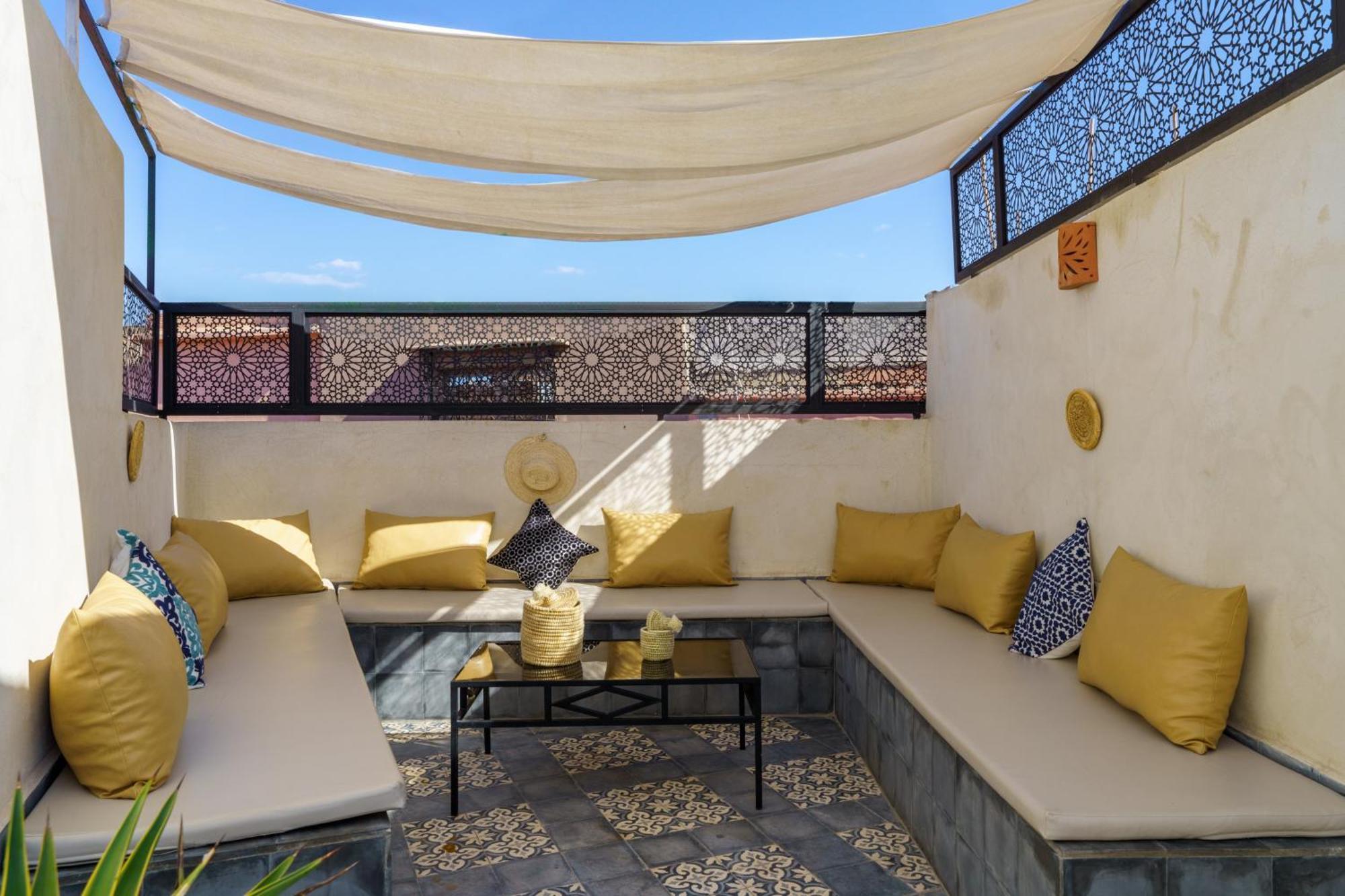 Riad 4 Chambres - Piscine & Petit Dejeuner Gratuit - Wifi Fibre Optique Marrakesh Ngoại thất bức ảnh