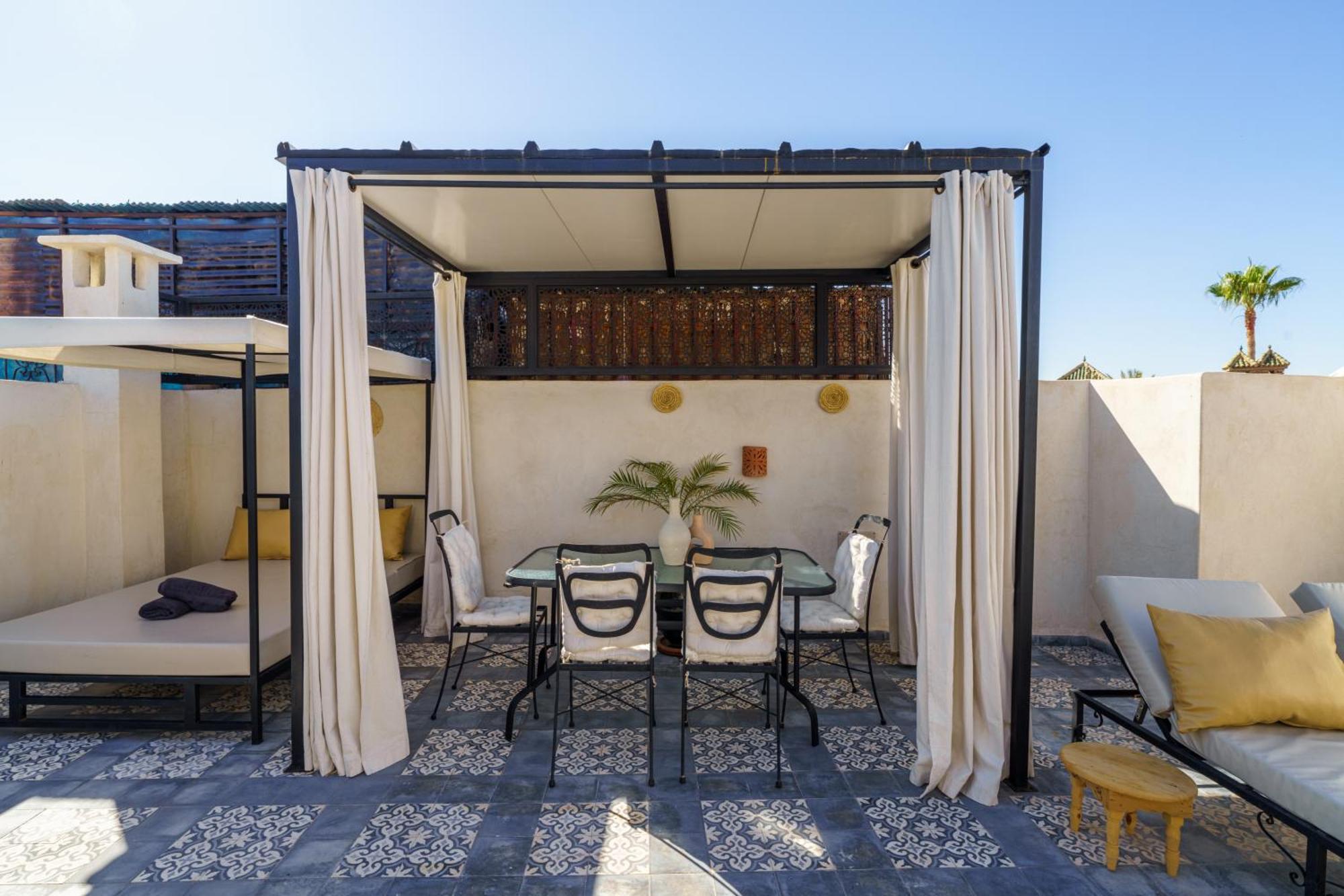 Riad 4 Chambres - Piscine & Petit Dejeuner Gratuit - Wifi Fibre Optique Marrakesh Ngoại thất bức ảnh