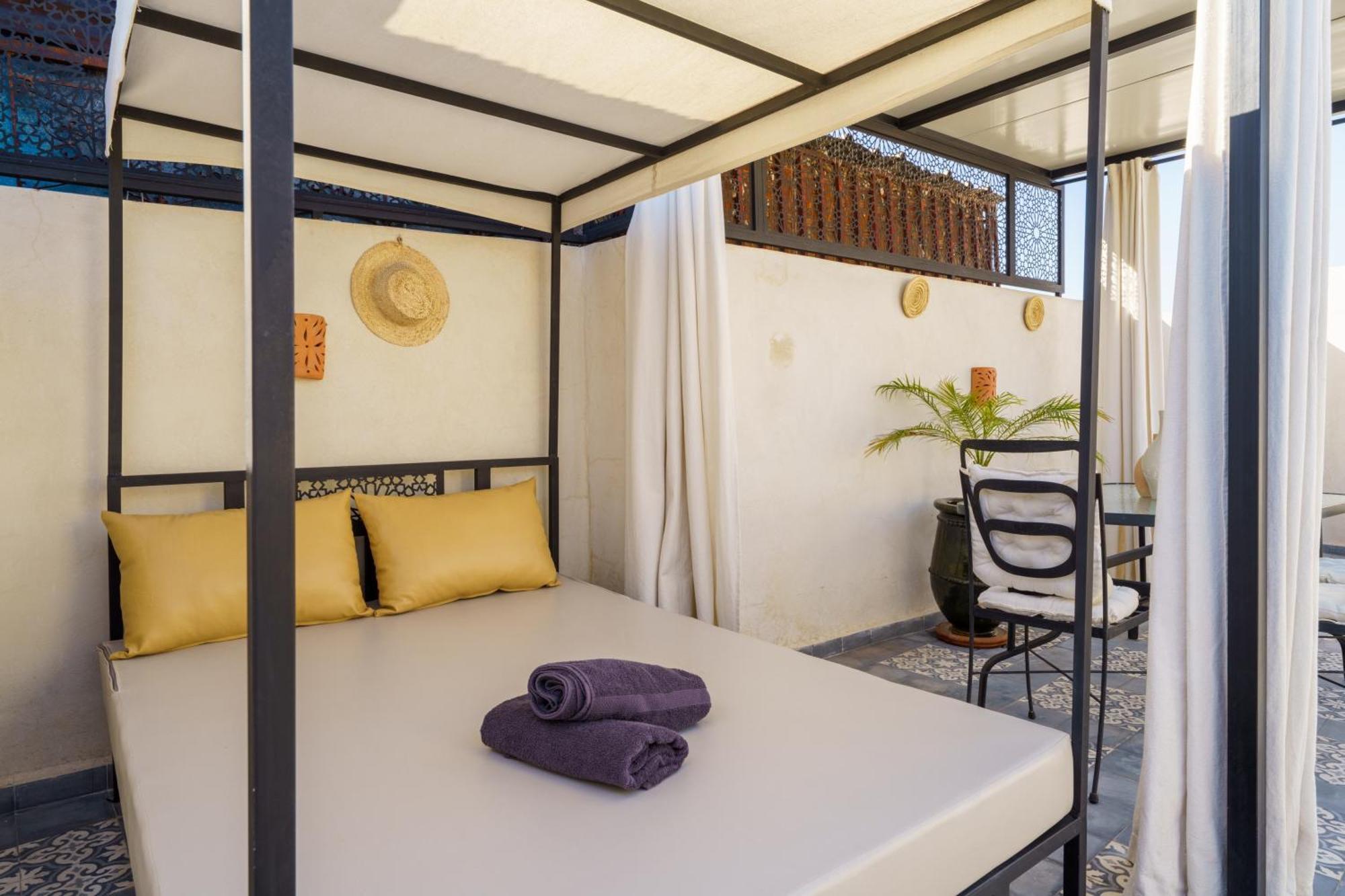 Riad 4 Chambres - Piscine & Petit Dejeuner Gratuit - Wifi Fibre Optique Marrakesh Ngoại thất bức ảnh