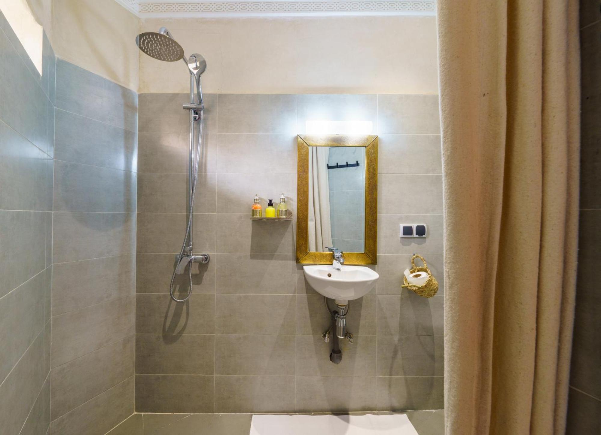 Riad 4 Chambres - Piscine & Petit Dejeuner Gratuit - Wifi Fibre Optique Marrakesh Ngoại thất bức ảnh